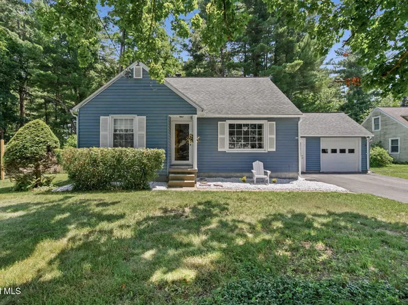 7 Pinewood Road, Guilderland, NY 12084