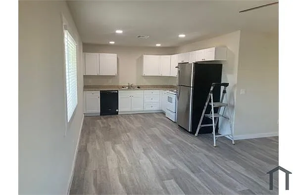 Building Photo - 1318 W Mohave St #1