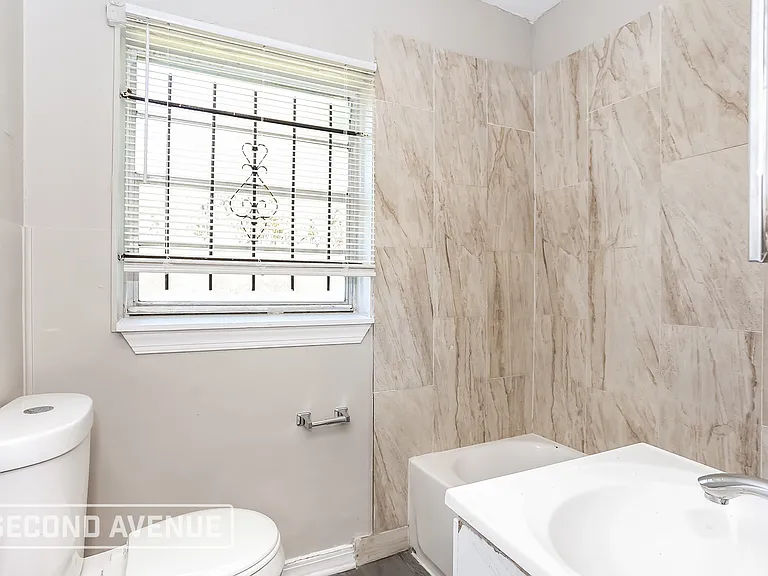 1923 Forest Hills Rd — Photo 17