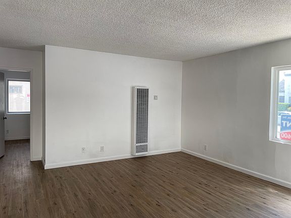 3rd image of 8726 Owensmouth Ave APT 1
