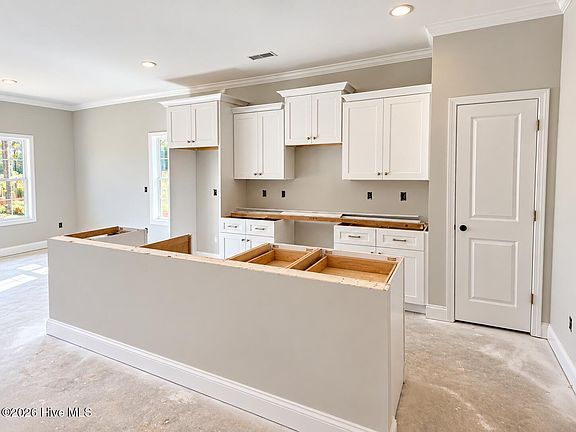 4th image of 170 Spring Lake Drive
