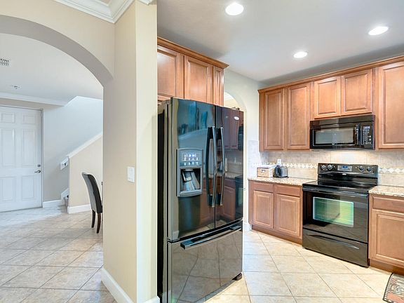 5th image of 690 Ventura Dr
