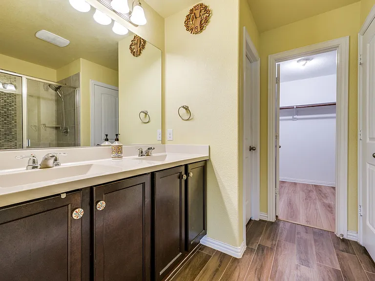 1305 Rembrandt Dr — Photo 8