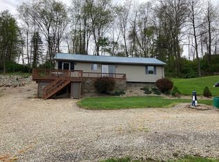 8560 Walnut St SW, Sherrodsville, OH 44675