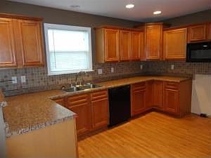 5th image of 401 Jameson Dr
