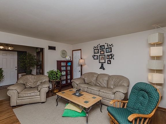 4th image of 1321 E Wassall St