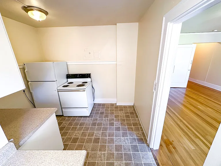 Belmont Apartments — Photo 13