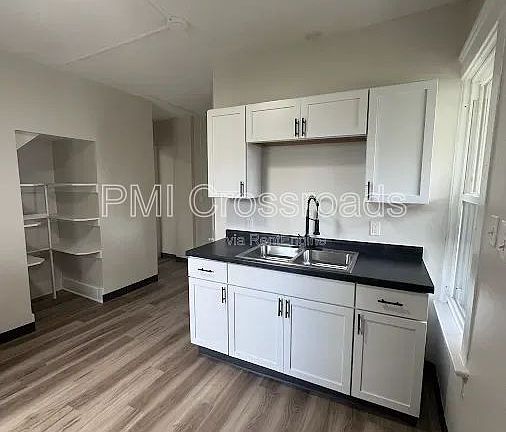 3rd image of 470 Sumner St APT 1