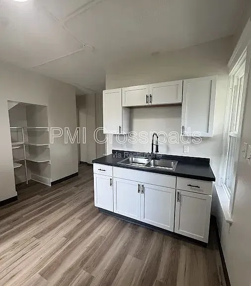 470 Sumner St #1 — Photo 3