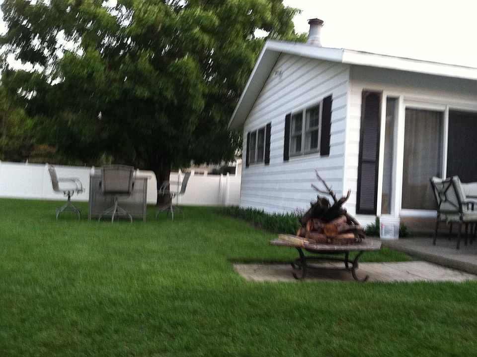 2nd image of 3 Poplar Ln