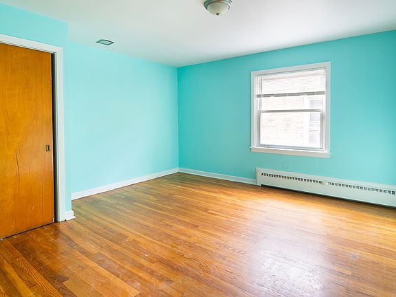 3rd image of 2545 W Summerdale Ave APT 2W