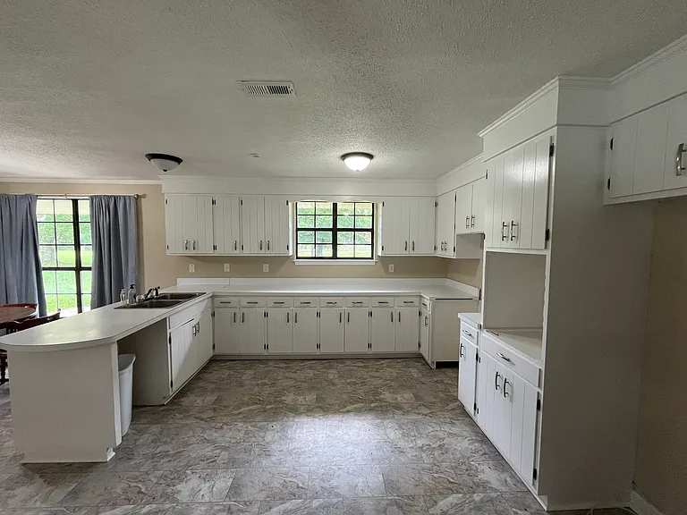 1004 Hazel Dr — Photo 6
