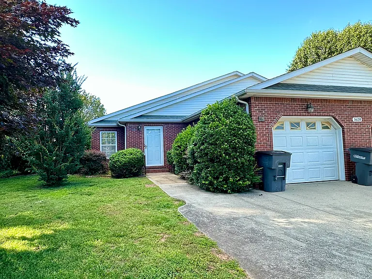 1620 Ridgecrest Dr #B — Photo 1