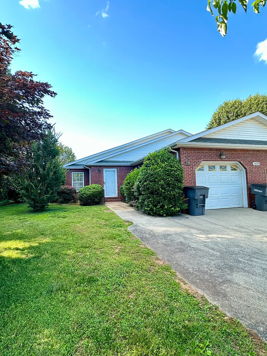 Photo 1 of 18 - 1620 Ridgecrest Dr #B - Cookeville, TN Primary Photo - 1620 Ridgecrest Dr #B