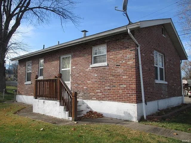 344 Placid Ave photo 1