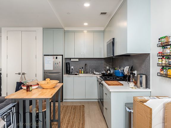 4th image of 33 Little Nassau St APT 906