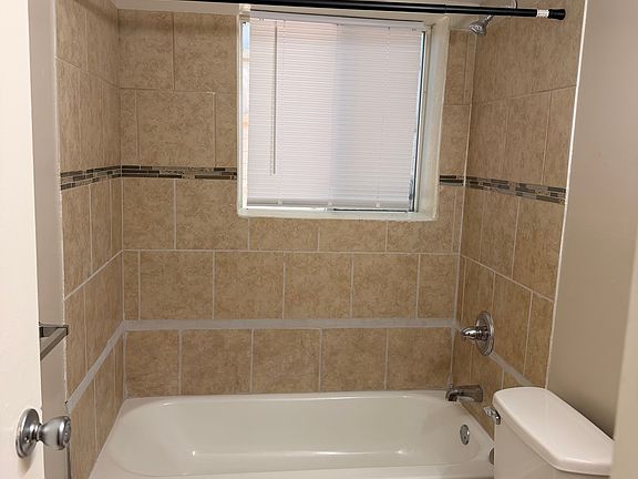5th image of 1926 SW Washburn Ave #F