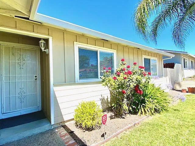 4 bed, 1396 sqft, $3,890 — Photo 2