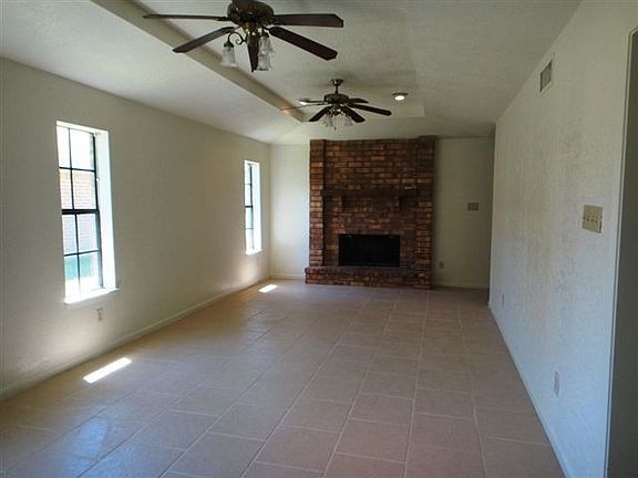 3rd image of 2355 Woodside Dr