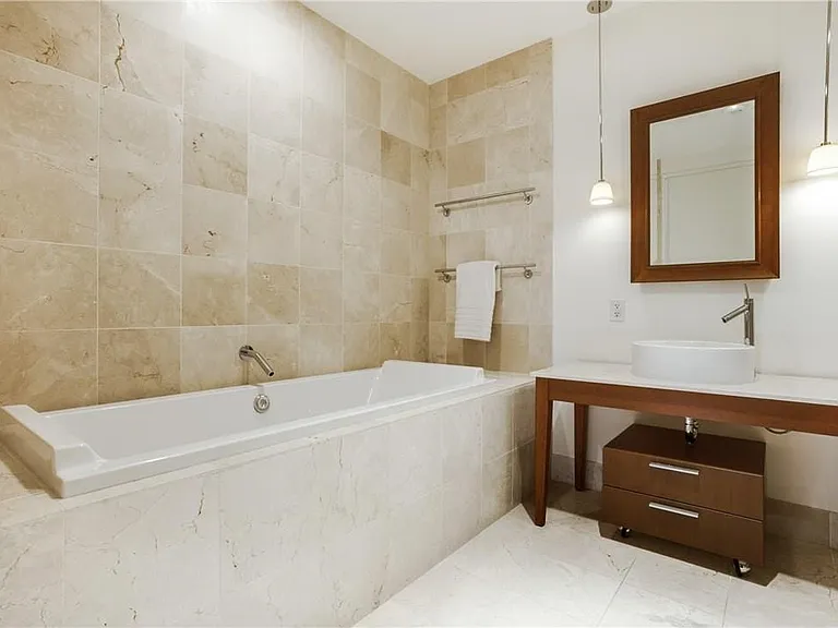 2200 Victory Ave #707 — Photo 18