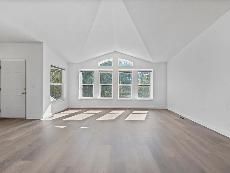 1057 E La Loma Ave — Photo 10