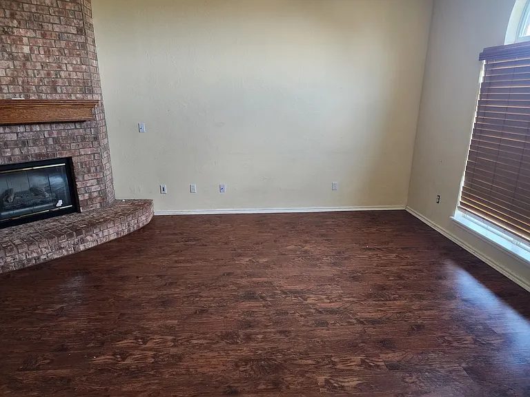 1700 Hemingway Dr — Photo 3