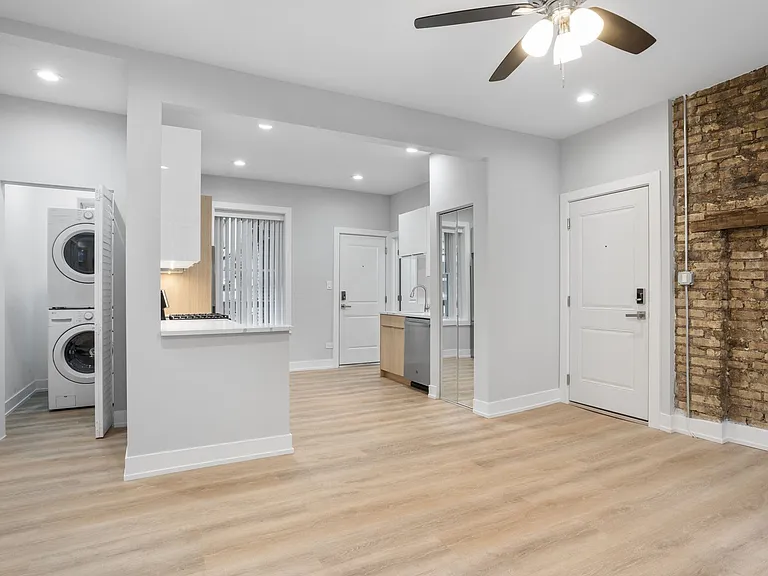 7417 N Clark St — Photo 13