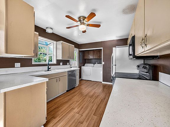 2nd image of 2439 Berkeley St