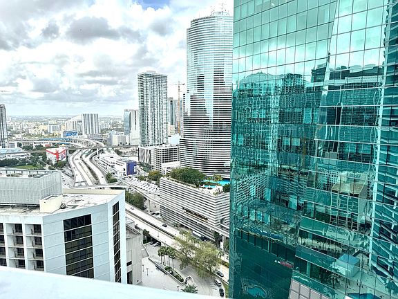 4th image of 200 Biscayne Boulevard Way APT 3211
