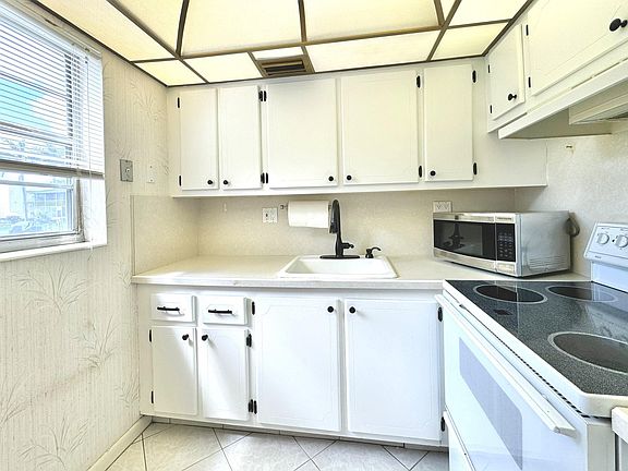 4th image of 192 Andover H #192