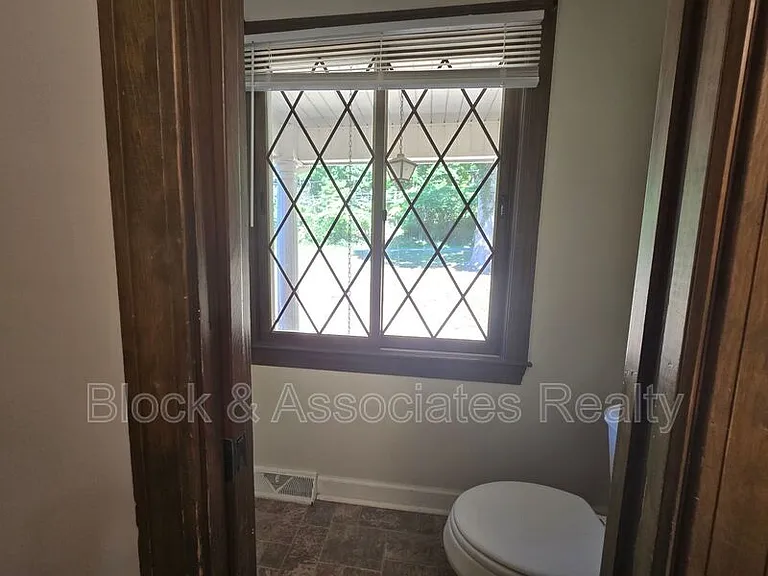 1194 Ingram Dr — Photo 26