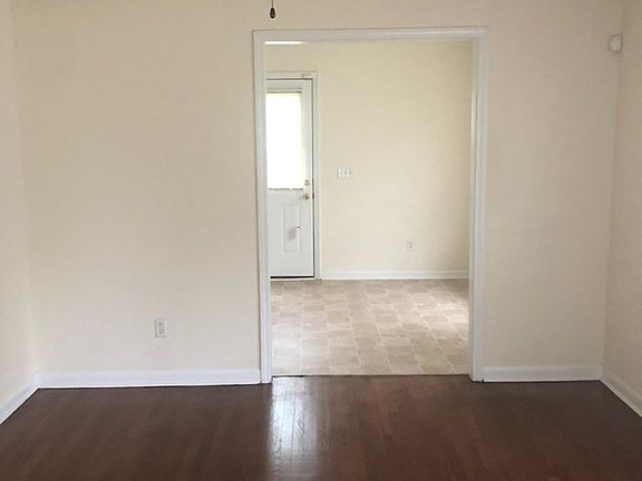 2nd image of 186 Horseshoe Cir