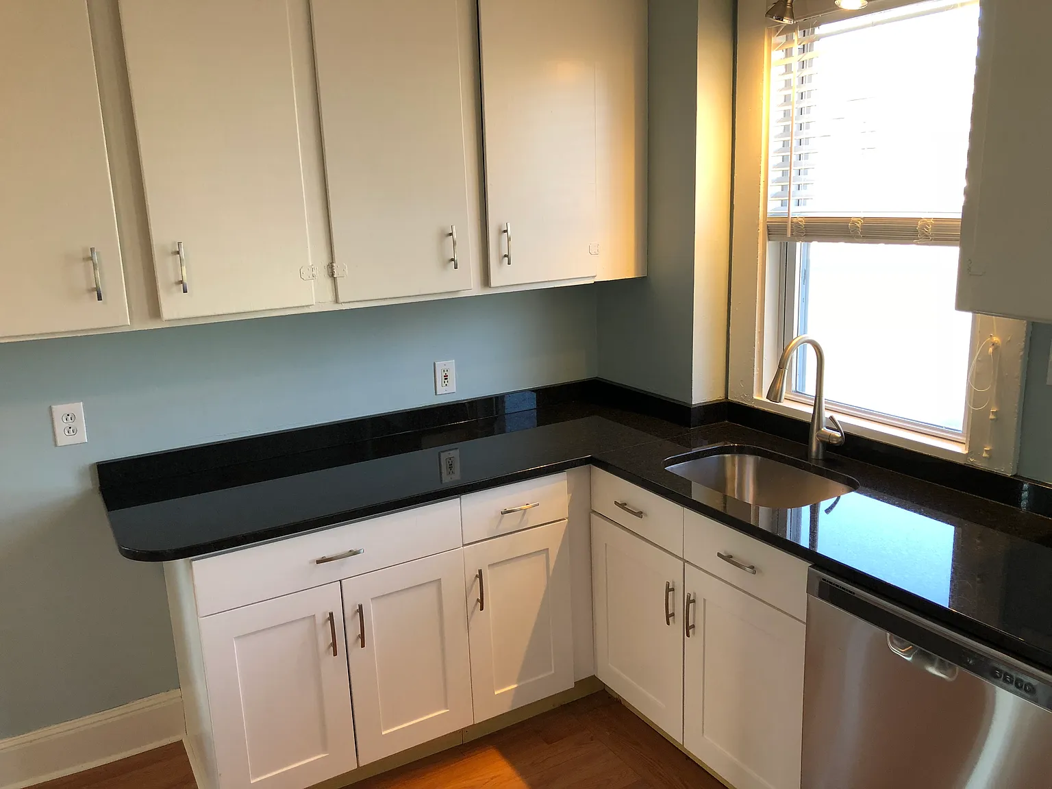 2 bed, 1100 sqft, $2,400 — Photo 2