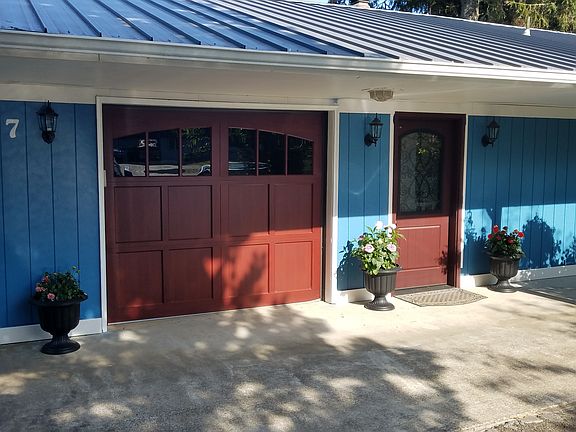 5th image of 37 Schram Dr