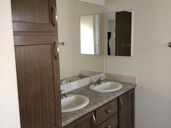 5th image of 1108 E Birch Dr