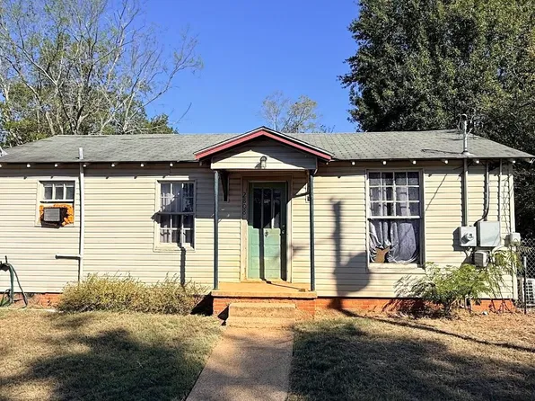 2808 Hendricks St, Gladewater, TX 75647