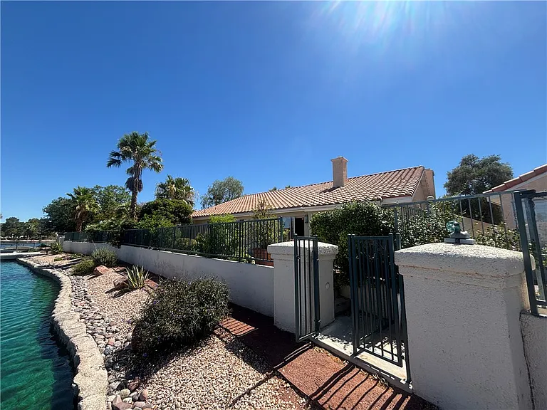 2424 Ocean Front Dr — Photo 14