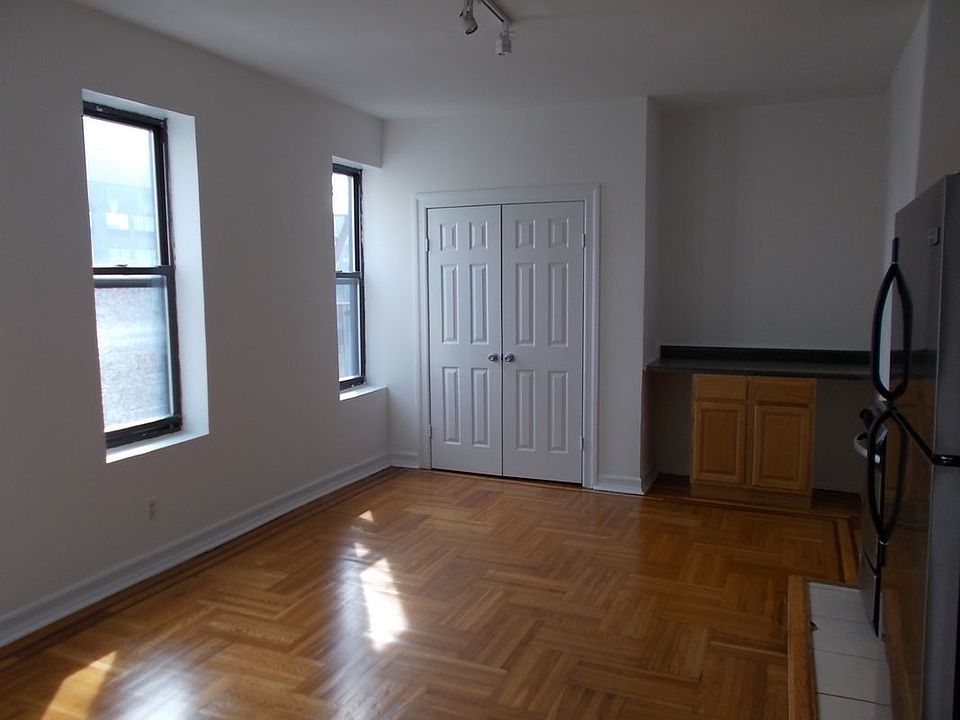 2nd image of 537 Clinton Ave #E6