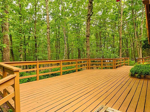 3rd image of 203 Deer Trail Dr