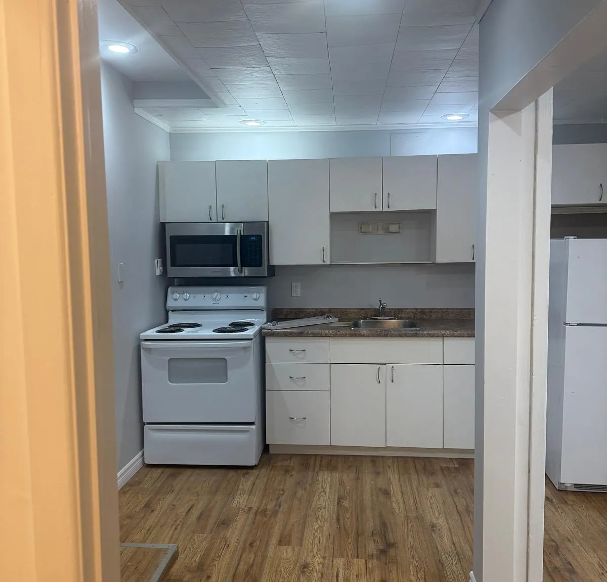 2 bed, 900 sqft, $1,800 — Photo 1