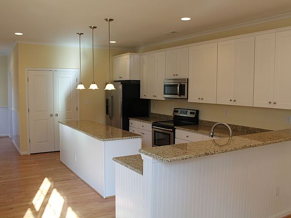 5th image of 418 25th St