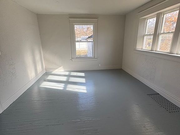 3rd image of 2813 Hoagland Ave