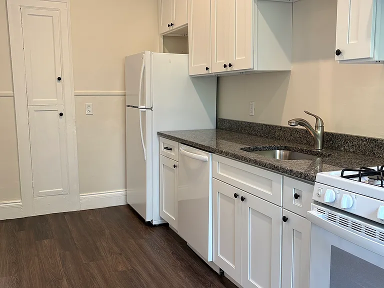 42 Preston St #4 — Photo 8