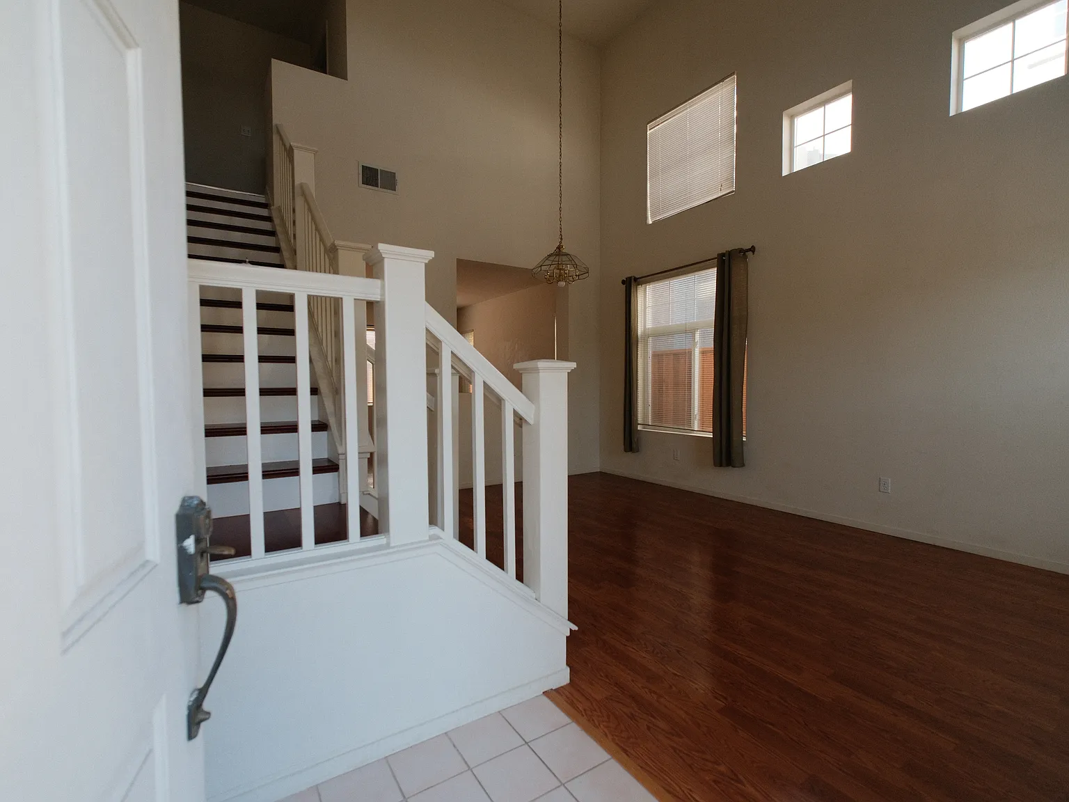 3 bed, 2.5 bath, 1600 sqft, $3,900 — Photo 3