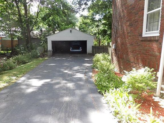 2nd image of 4320 Chester Dr