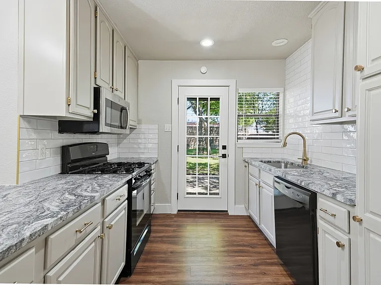 9011 Angora St — Photo 14