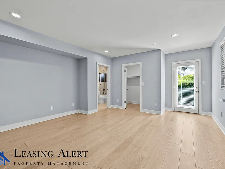 1957 Vista Del Mar St — Photo 18