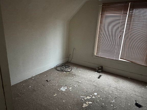 3rd image of 2206 Robinwood Ave