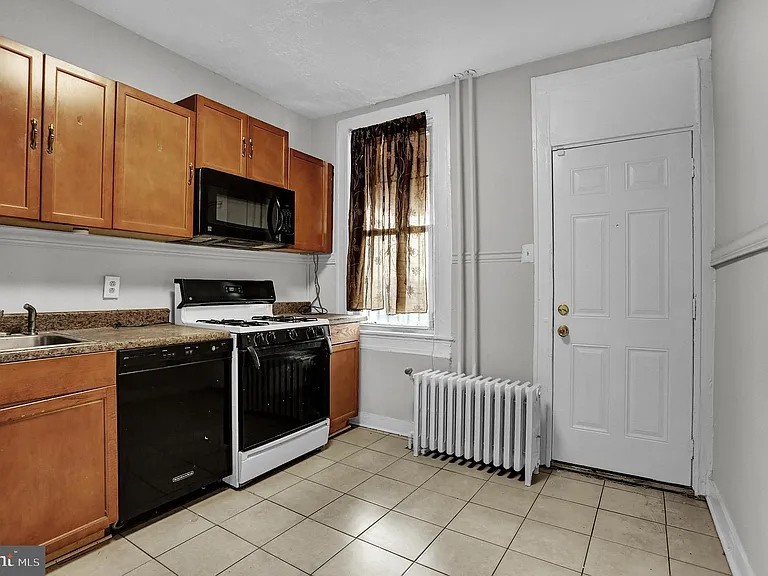 2853 Mayfield Ave — Photo 8