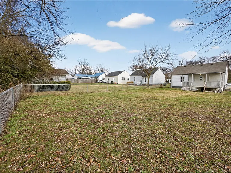 2813 Faircourt St — Photo 23